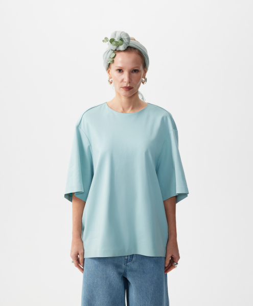 Блузка с разрезом-капелькой на спинке