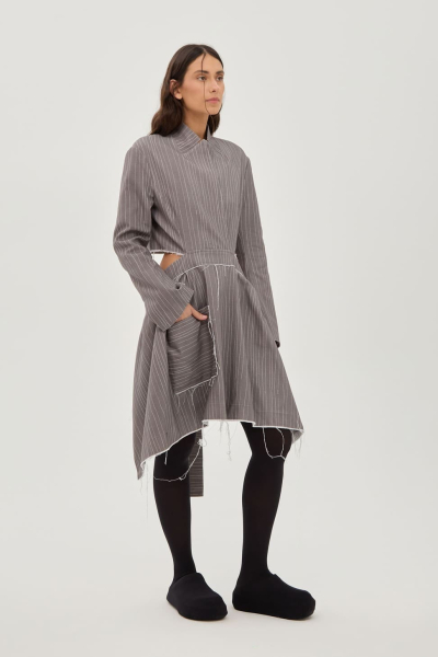 Платье-пиджак с фартуком в нарисованную полоску UNKE, цвет: серый, 2601D001T_GR купить онлайн