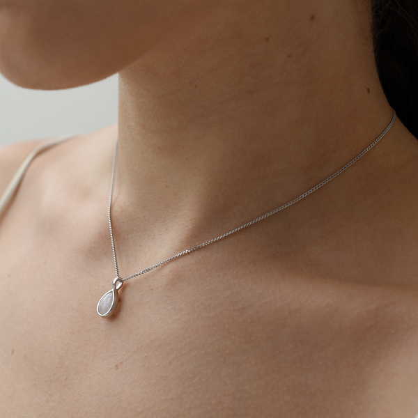 Колье с подвеской из лунного камня Lunar Darkrain, цвет: серебро, VD2001 купить онлайн Колье с подвеской из лунного камня Lunar Darkrain, цвет: серебро, VD2001 купить онлайн