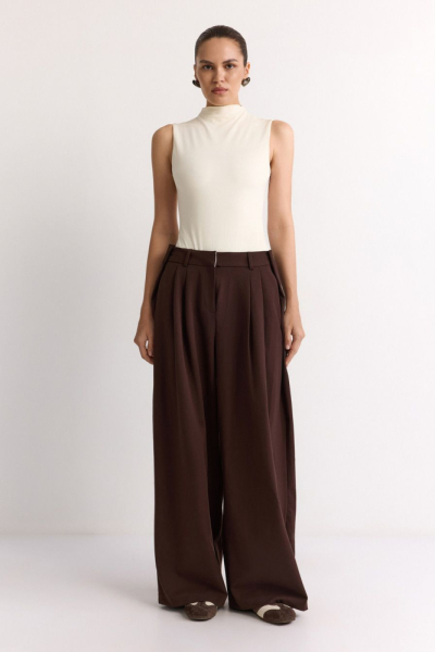 Брюки широкие с защипами