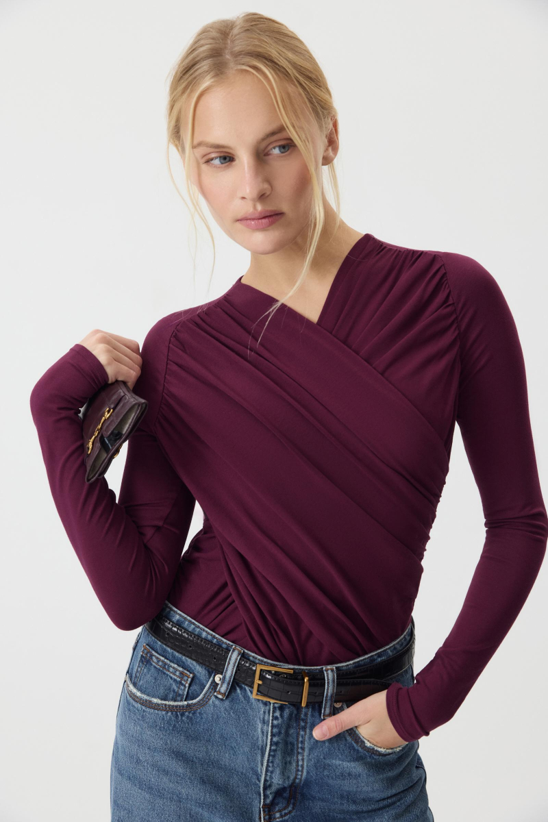 Лонгслив с драпировкой Charmstore, цвет: сливовый, 205-44265-680 купить онлайн Лонгслив с драпировкой Charmstore, цвет: сливовый, 205-44265-680 купить онлайн