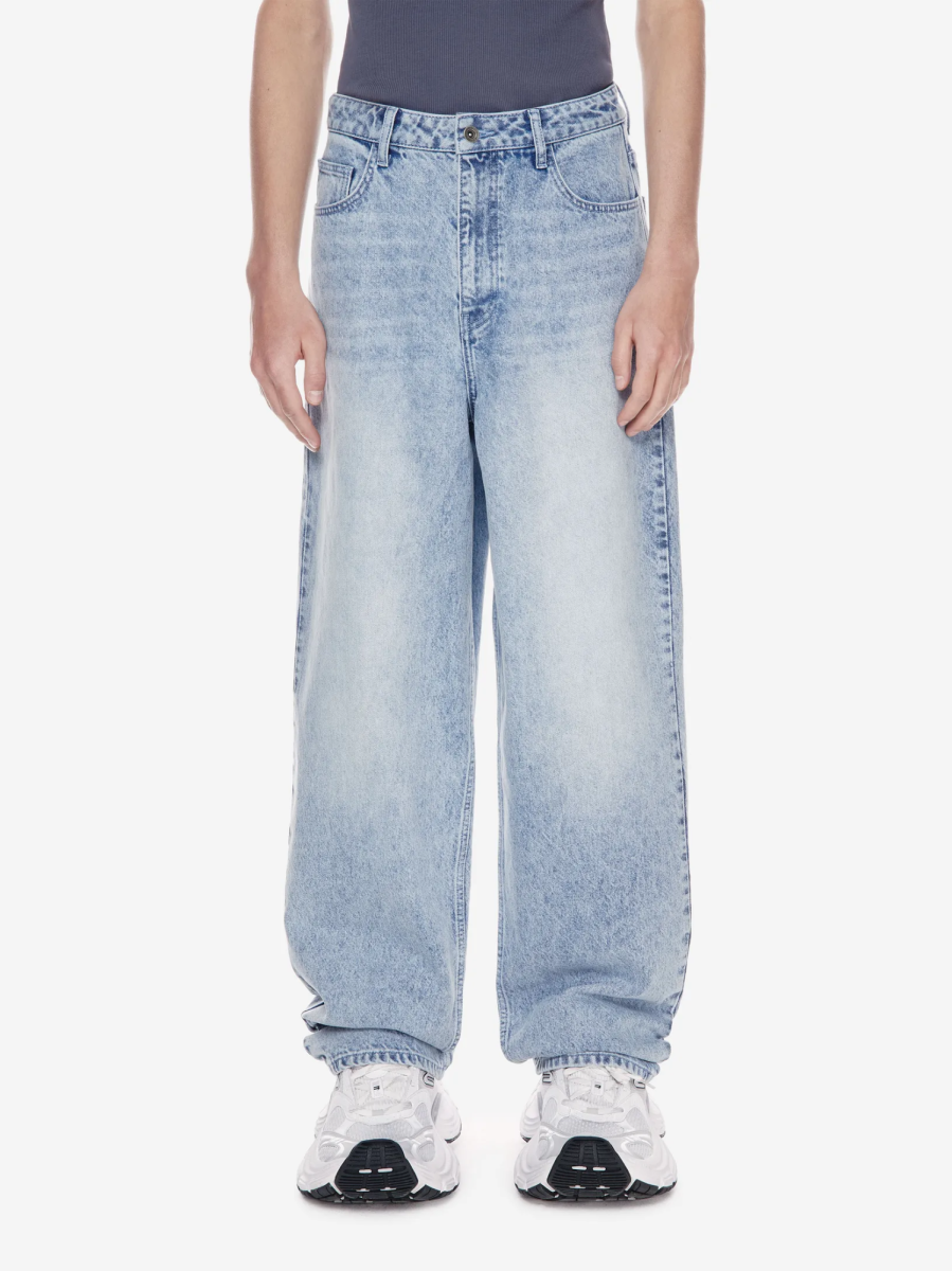 Широкие джинсы завышенной посадки