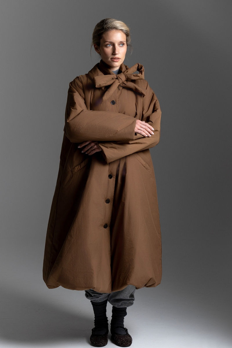 Тренч утепленный макси длины Ricoco, цвет: бежевый, 7048/1 купить онлайн
