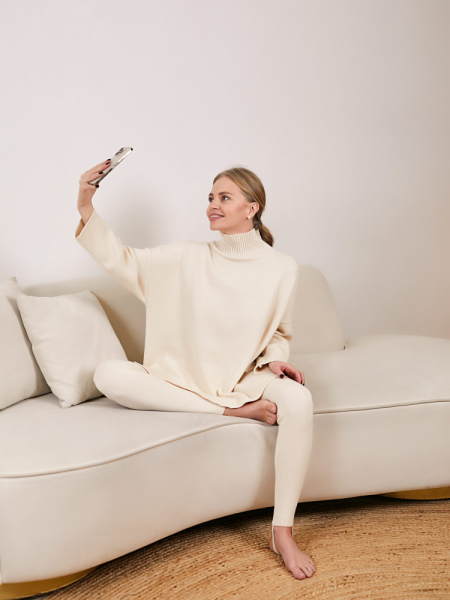 Свитер с разрезами