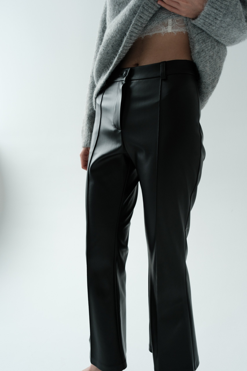 Брюки со стрелками экокожа НИ ИМЕНИ, НИ ПОХОЖИХ, цвет: Черный, 00-00000330 купить онлайн