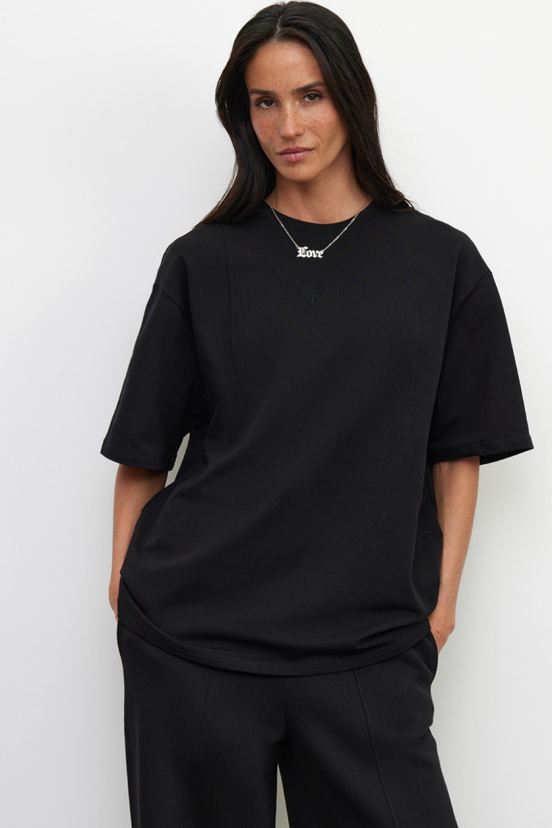 Футболка с рельефными швами Футболка с рельефными швами