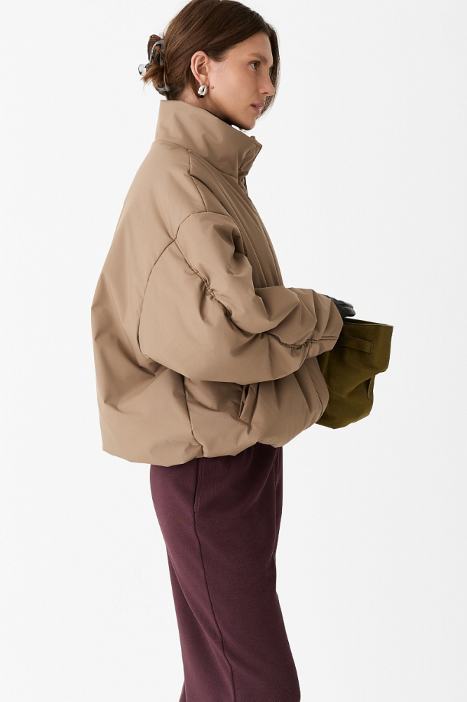 Бомбер утепленный со сборками по рукаву