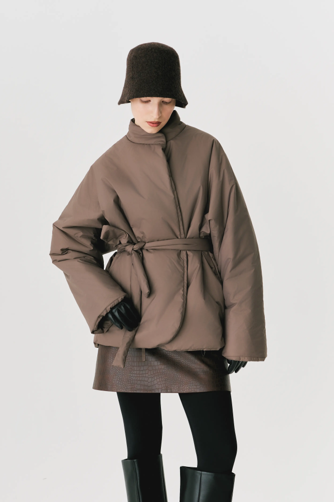 Куртка с цельнокроеным рукавом с поясом