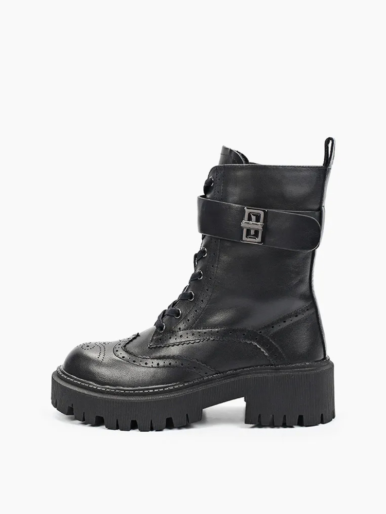 Ботинки со шнурками