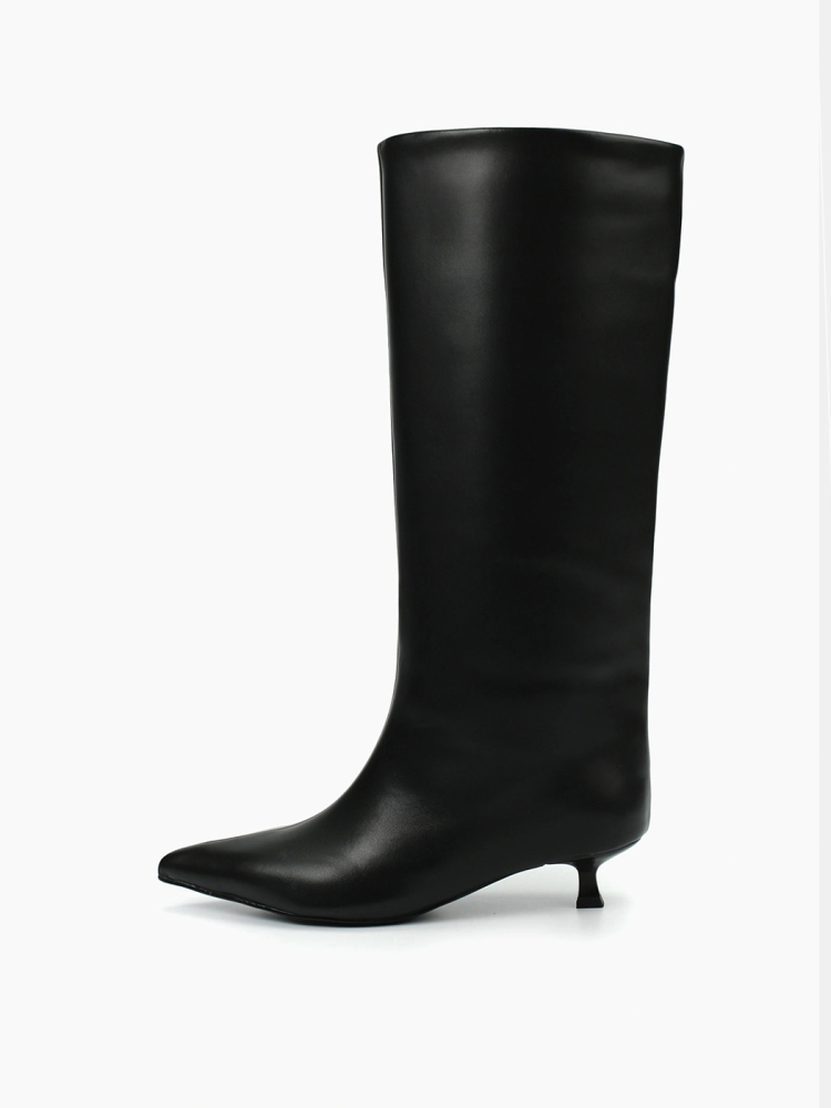 Сапоги трубы на маленьком каблуке