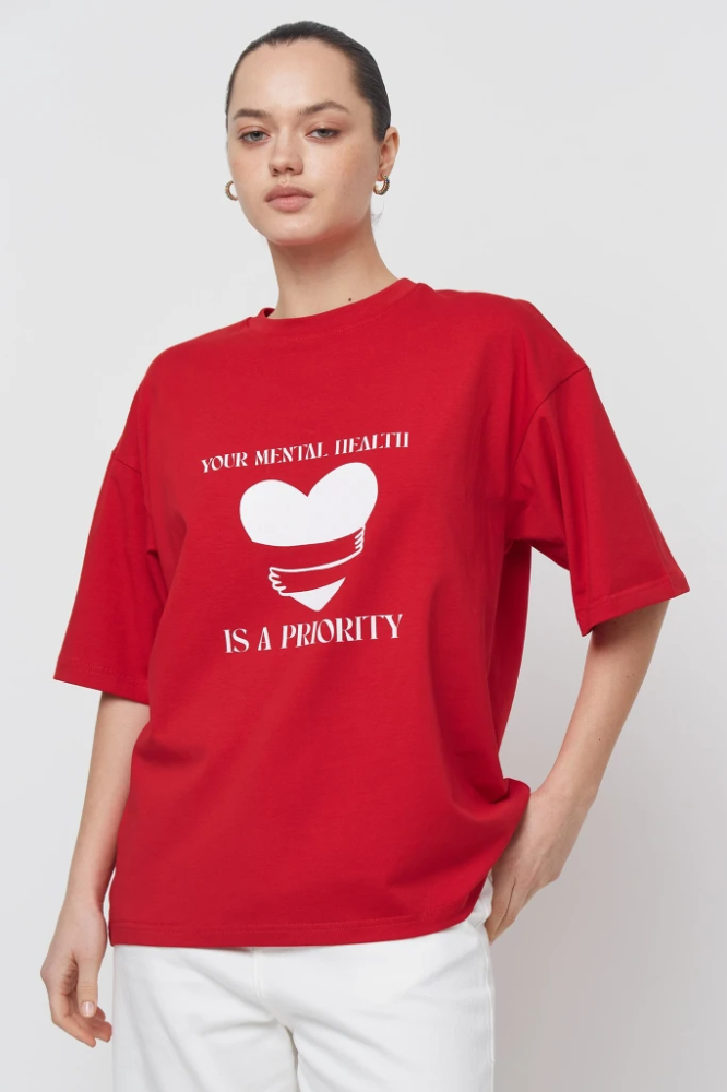 Футболка оверсайз с принтом "Your mental health is a priority"