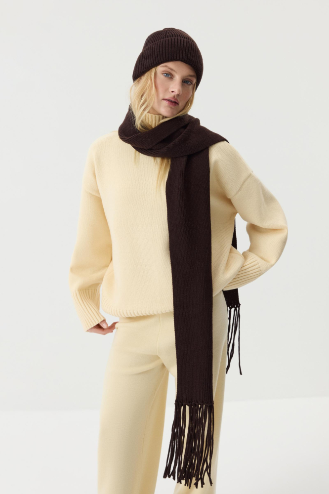 Шарф из шерсти мериноса с бахромой