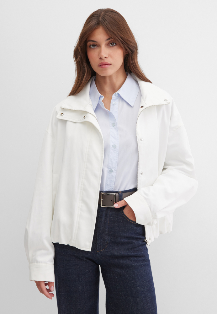 Хлопковый бомбер объемного кроя