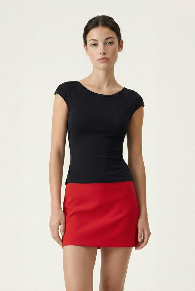 Топ из трикотажа с открытой спиной