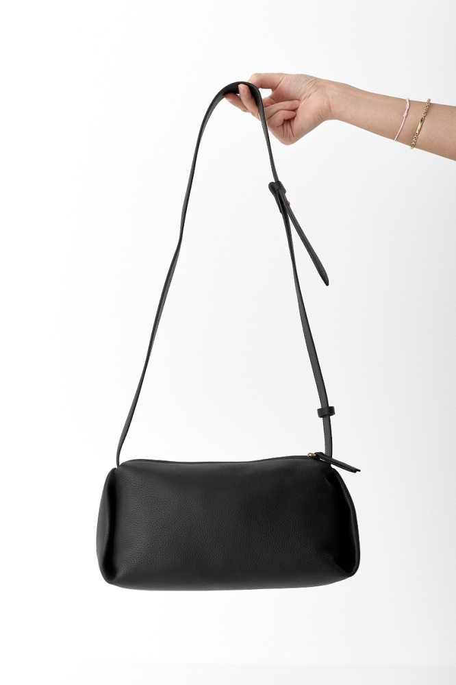 Сумка-хобо из зернистой кожи