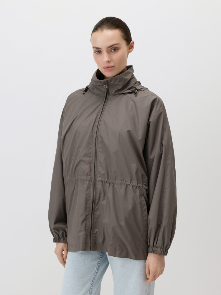 Ветровка с капюшоном