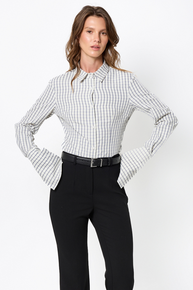 Рубашка приталенного кроя с акцентными манжетами