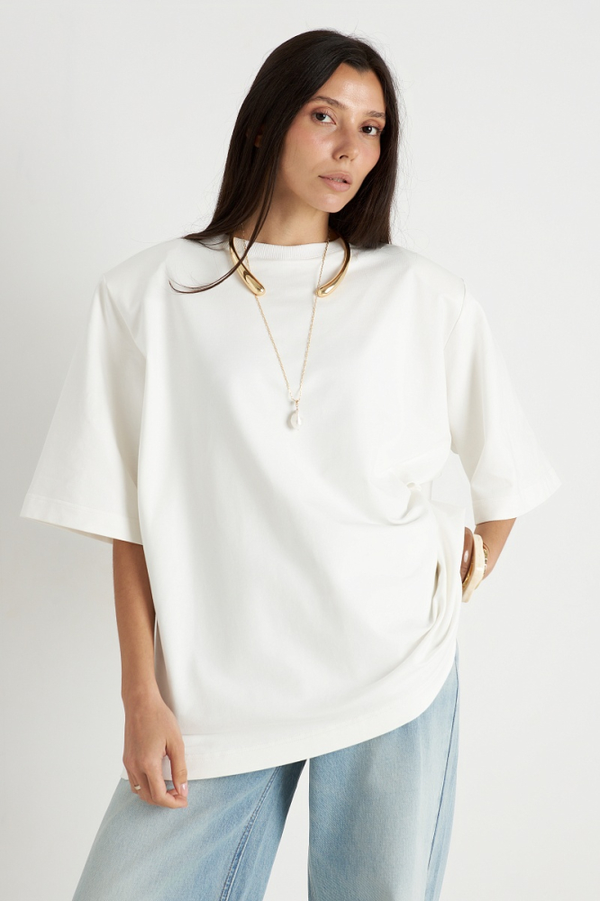 Футболка с подплечниками