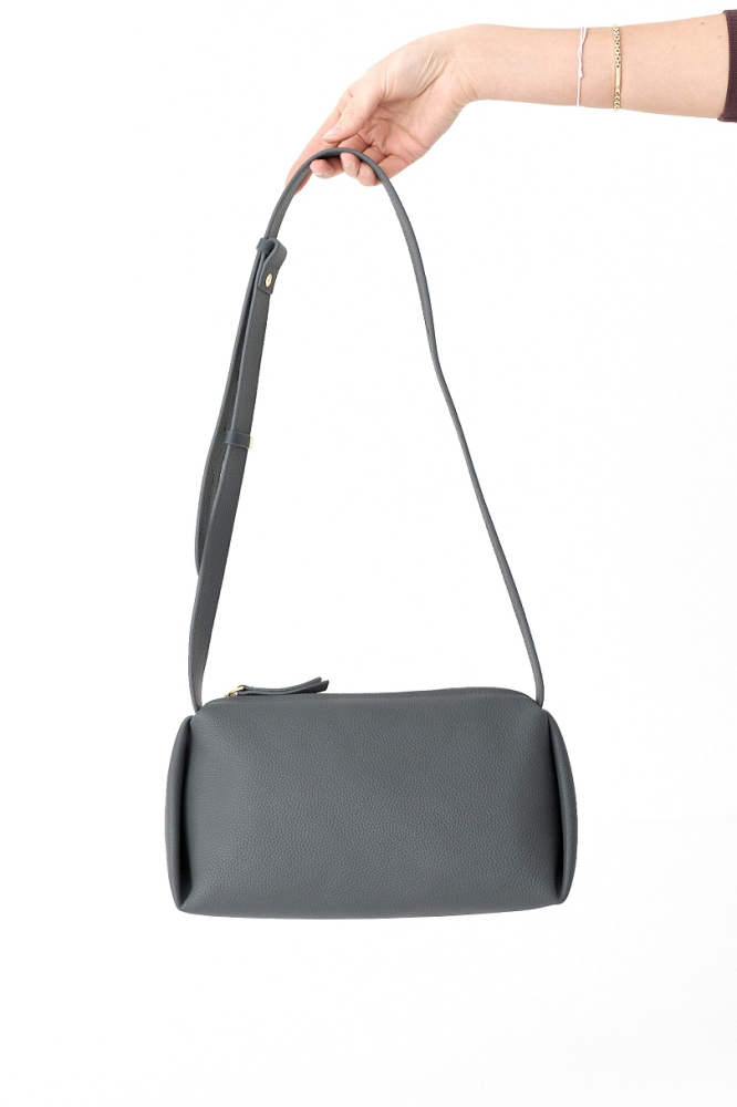 Сумка-хобо из зернистой кожи