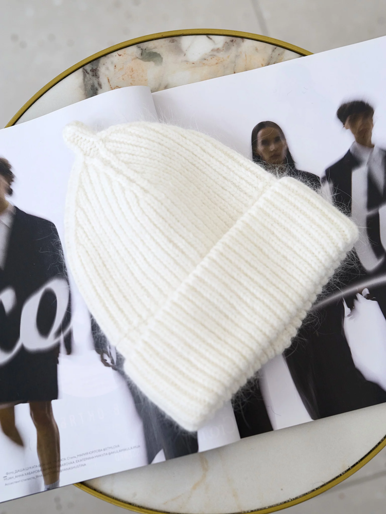 Шапка с "хвостиком"