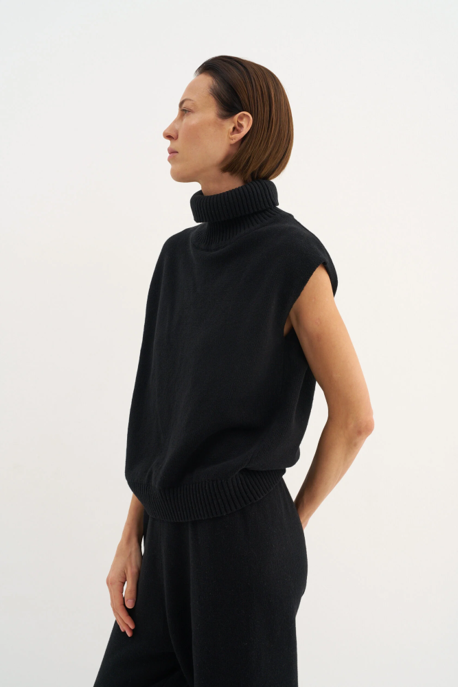 Топ с горлом «Ото»