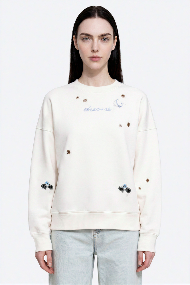 Свитшот с люверсами и вышивкой