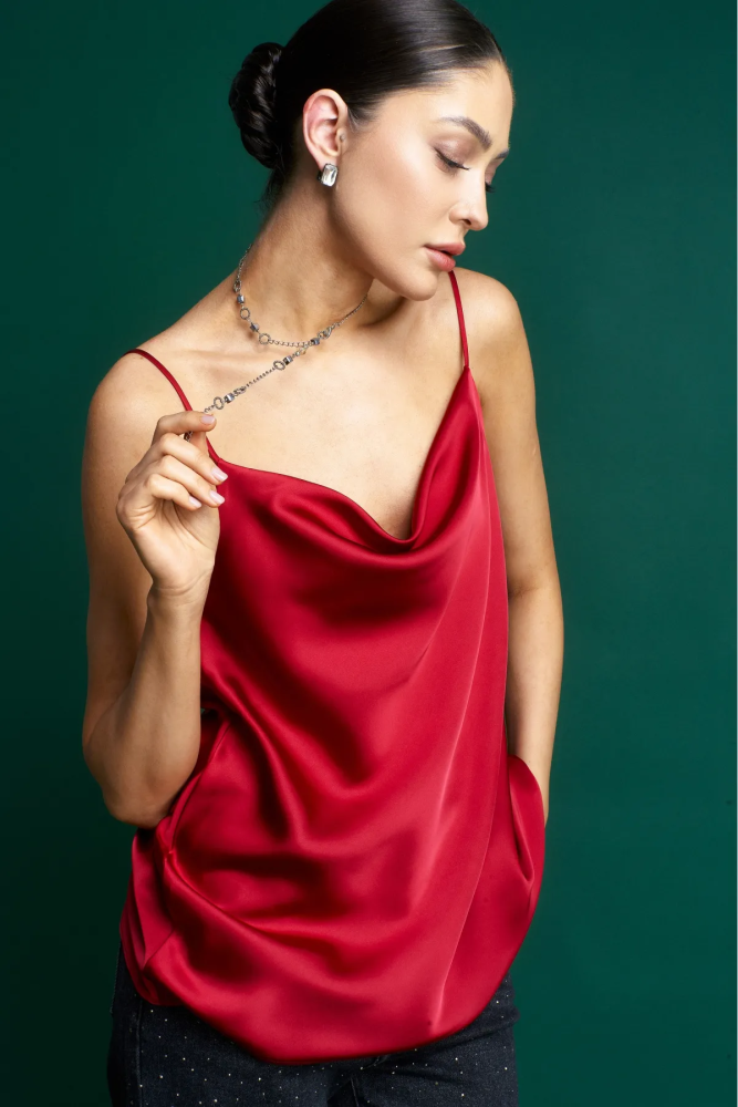 Топ на тонких бретелях Red