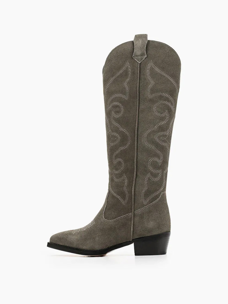 Казаки высокие демисезонные с узорами из натуральной замши