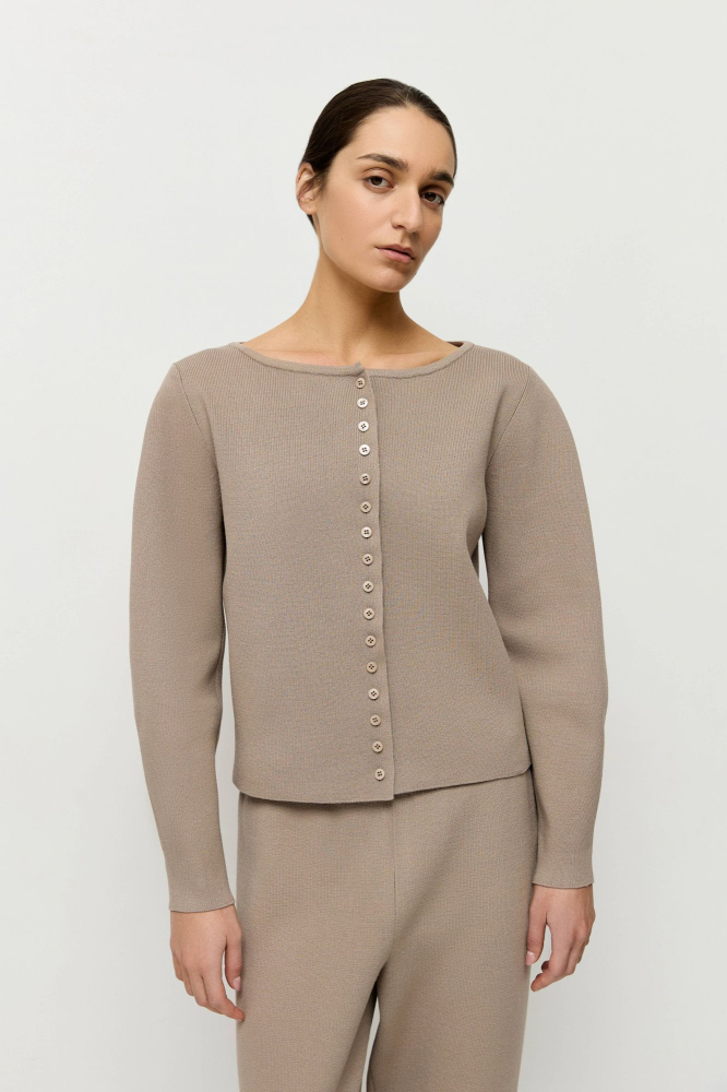 Кардиган приталенный из вискозы