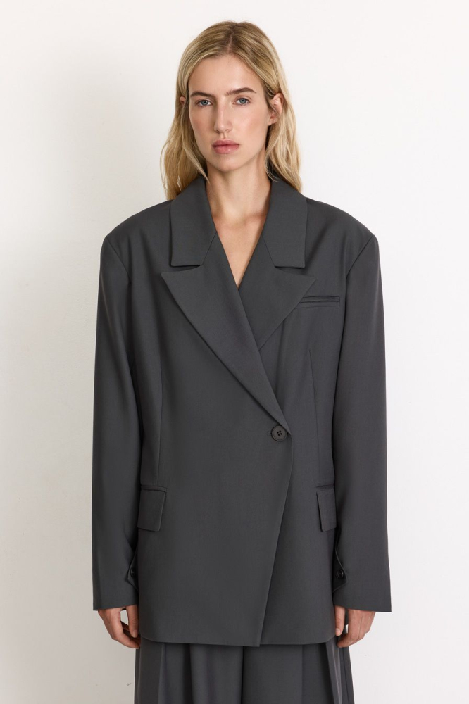 Жакет со складками на рукавах