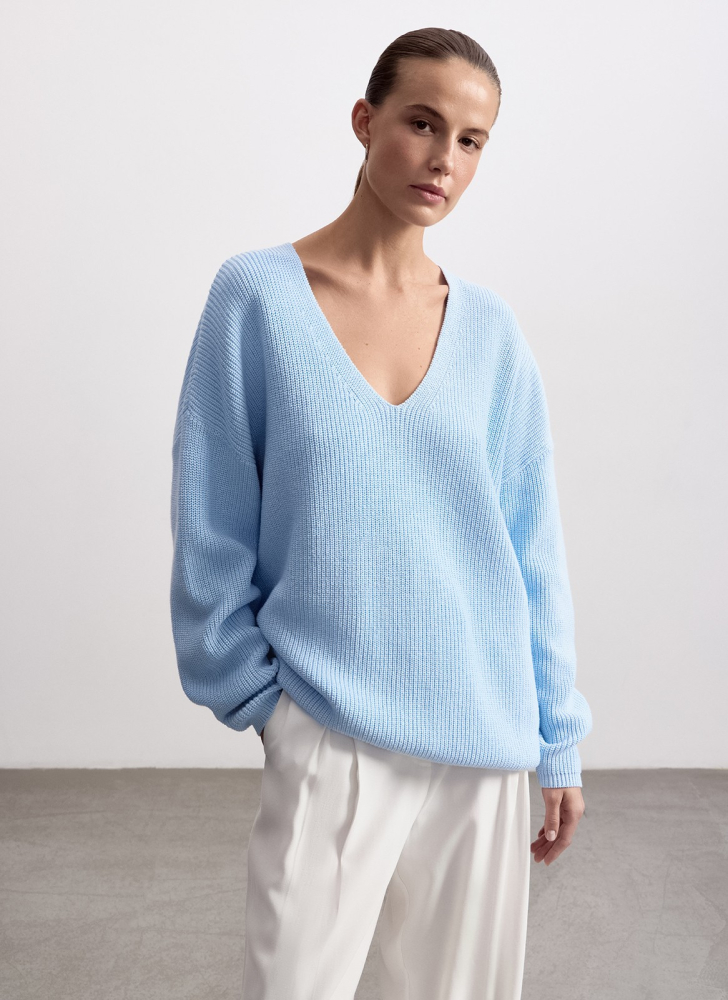 Джемпер с V-образным вырезом