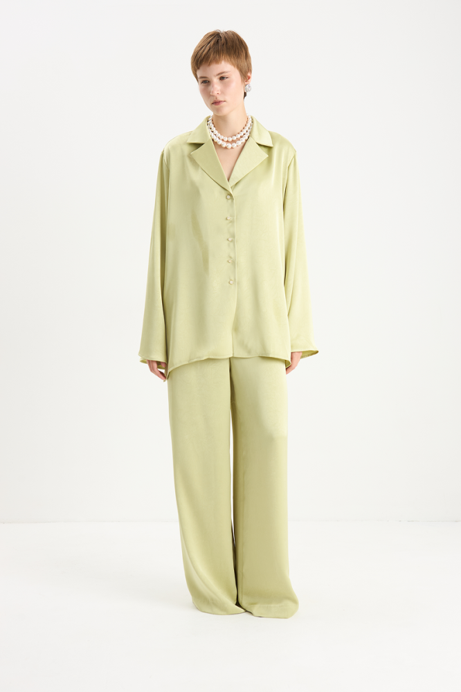 Костюм из атласа (блуза + брюки)