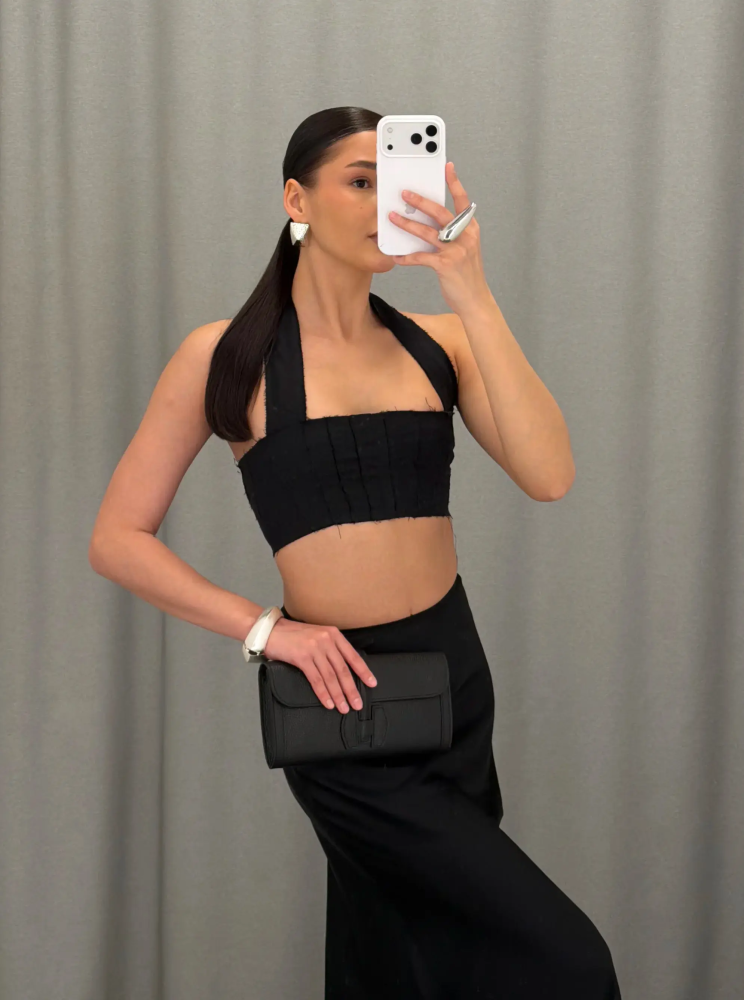 Укороченный топ с необработанными краями