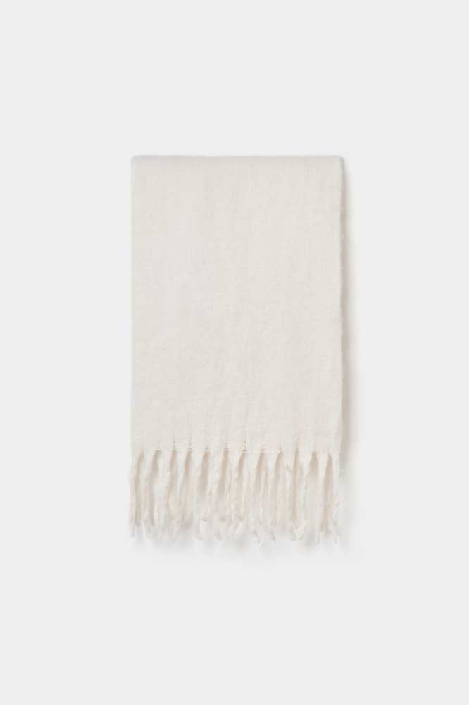 Шарф пушистый с бахромой