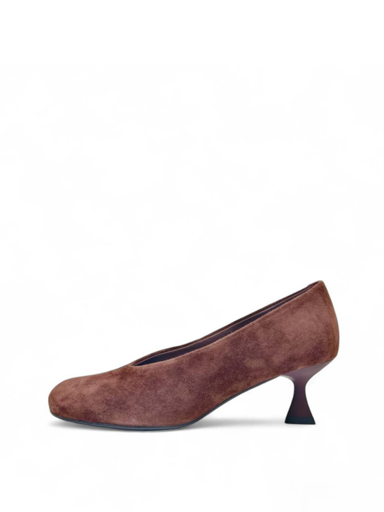Туфли на каблуке из натуральной замши