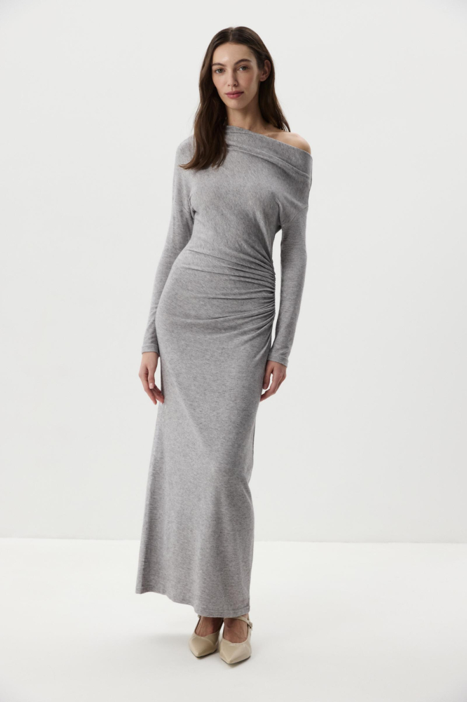 Платье с драпировкой из мягкого трикотажа
