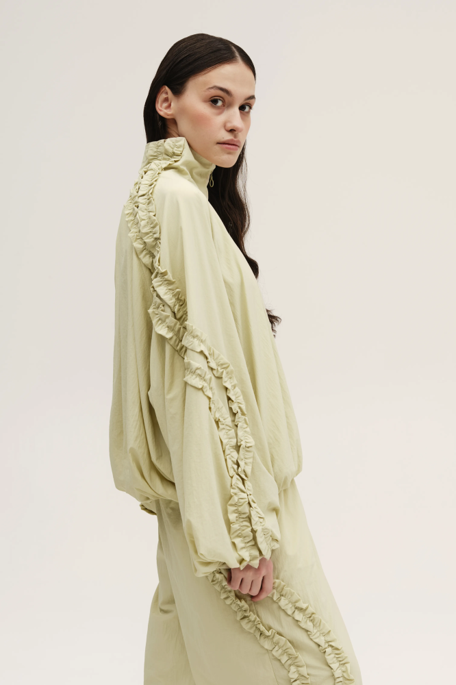 Олимпийка с поплывшими лампасами