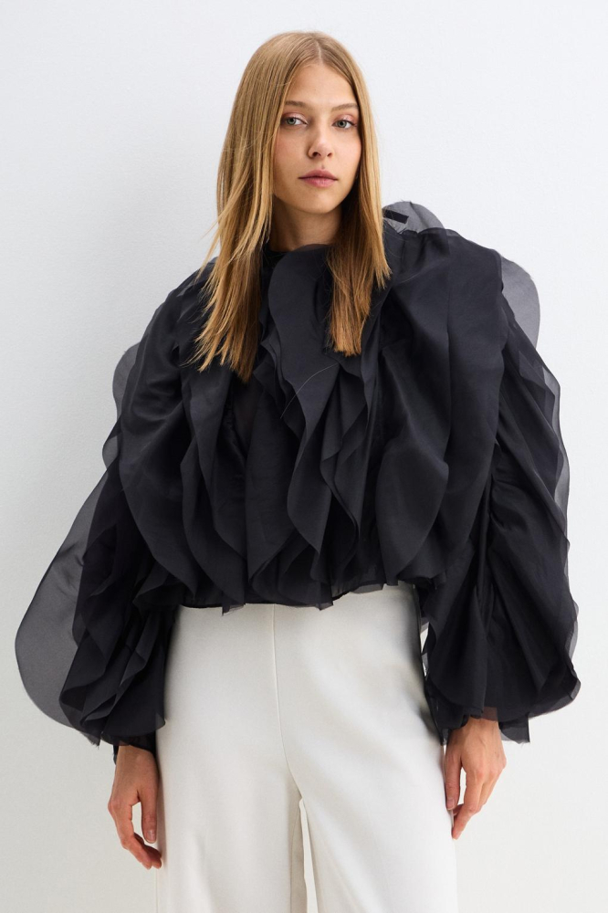 Блузка с воланами