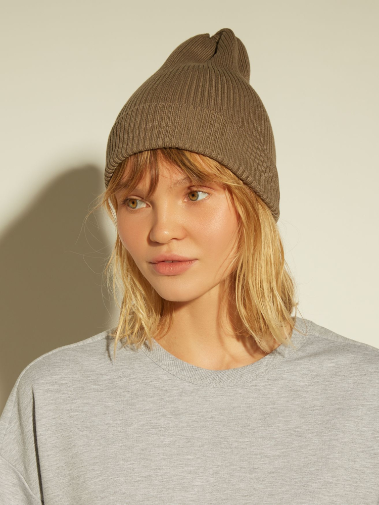 Шапка из хлопка в резинку