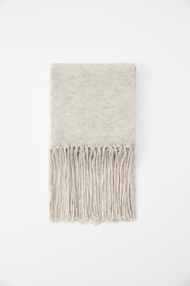 Шарф из шерсти с бахромой