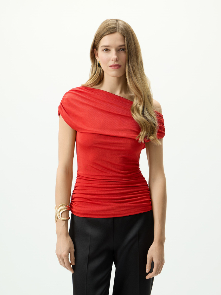 Топ с ассиметричными плечами