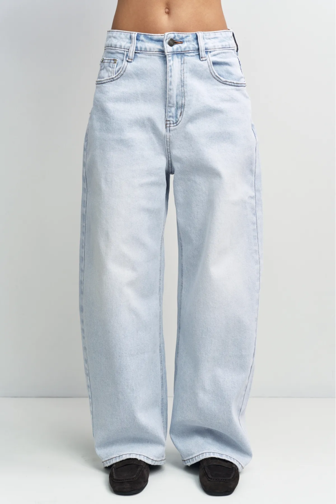 Джинсы свободные