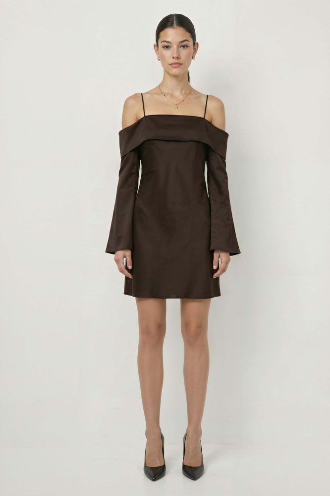 Платье из сатина с открытыми плечами