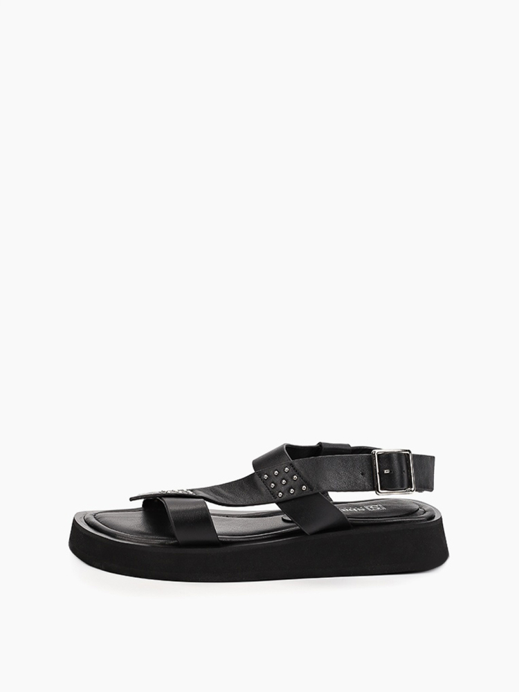 Сандалии на черной подошве из натуральной кожи