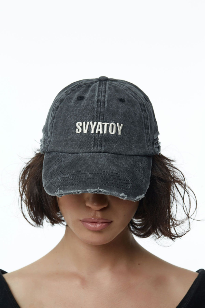Кепка SVYATOY с рваным эффектом