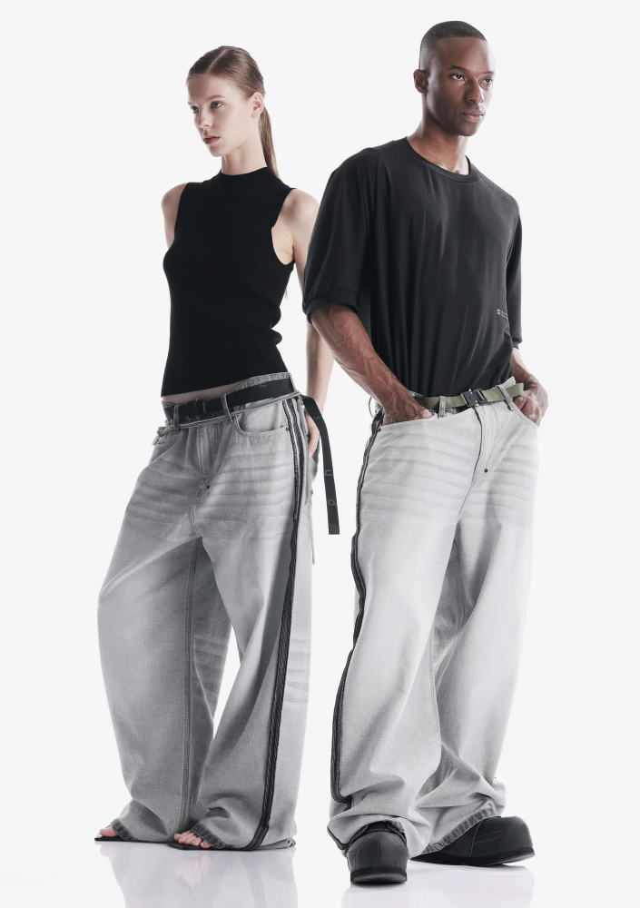 Широкие джинсы