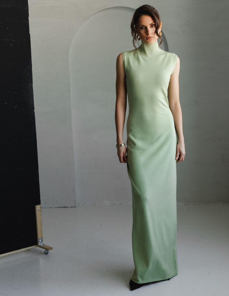 Платье из вискозы со стойкой макси