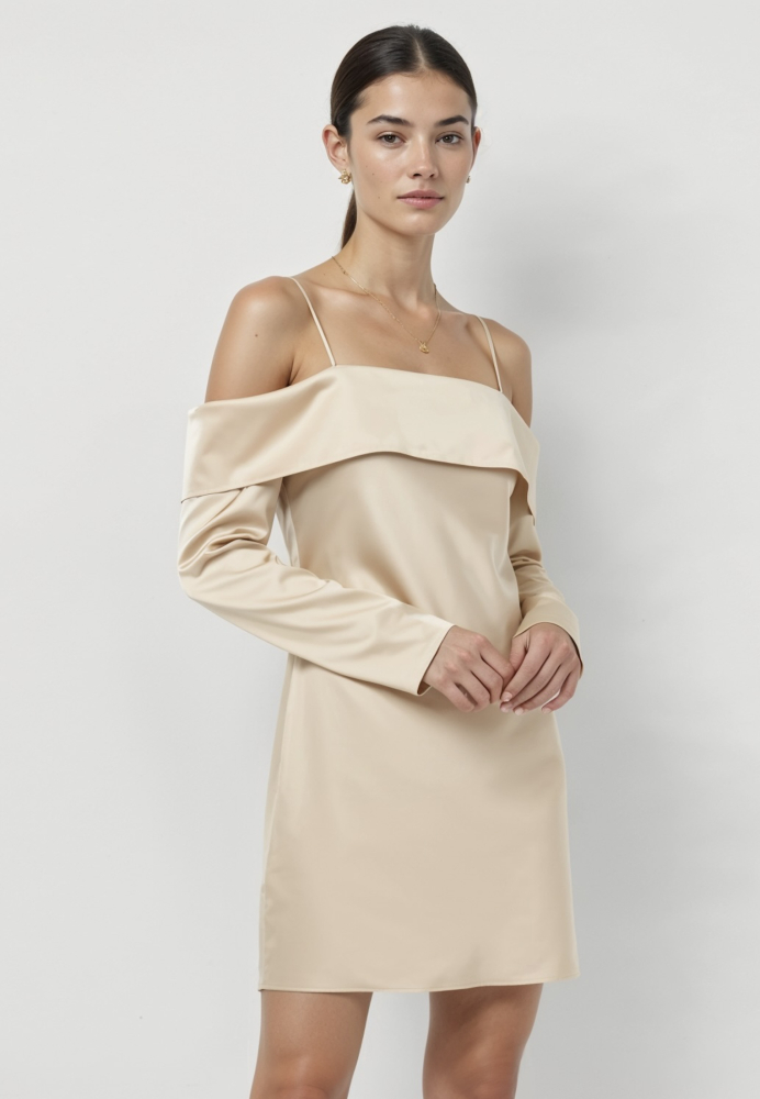 Платье из сатина с открытыми плечами