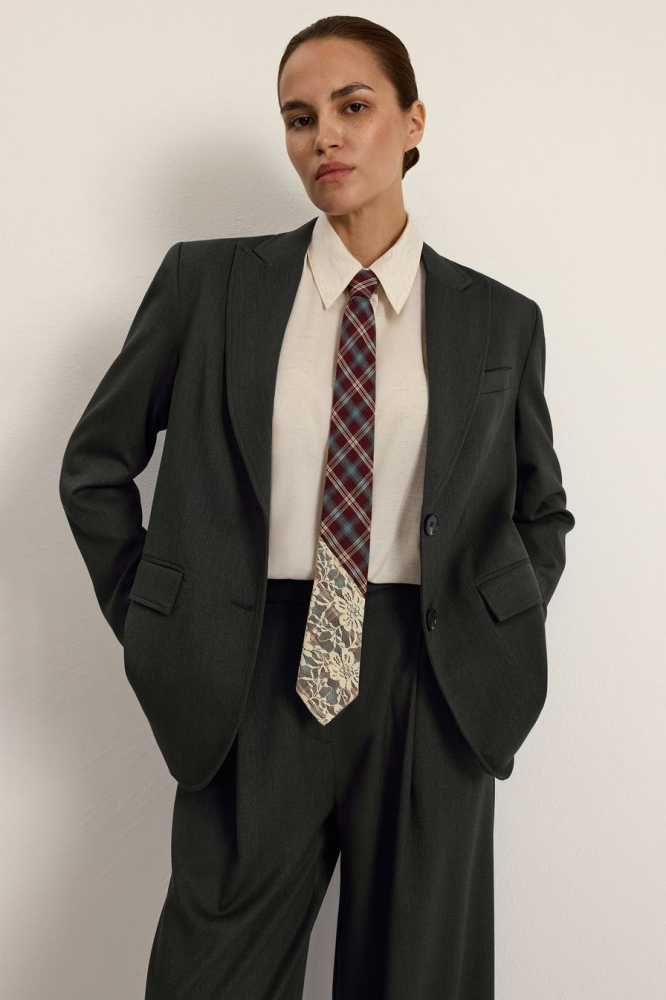 Галстук в клетку с кружевом