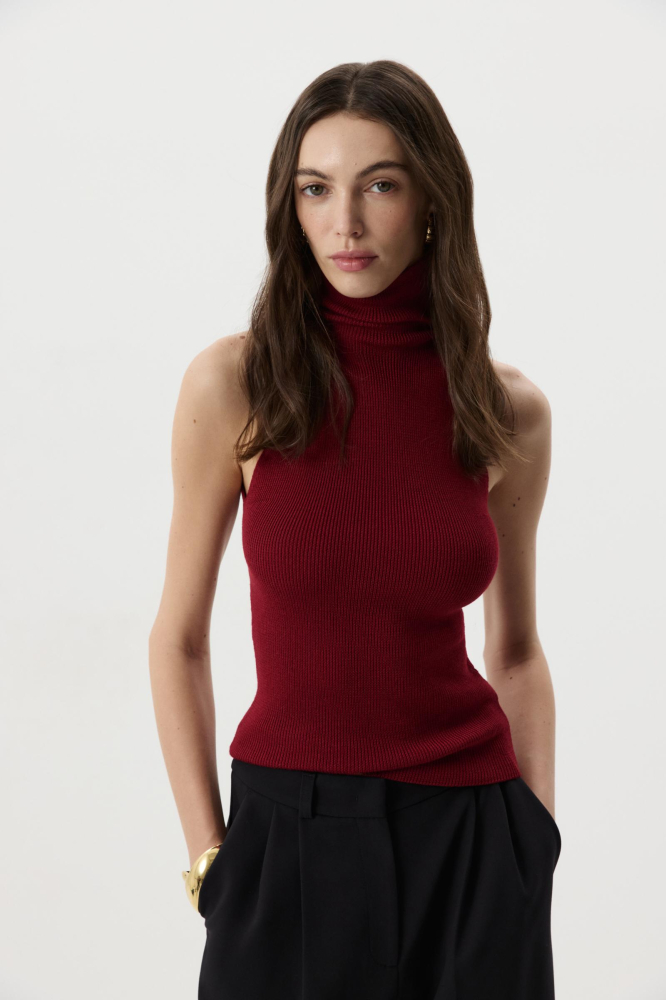 Топ-халтер вязаный